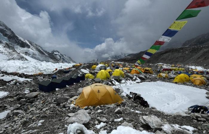 Während das Eis schmilzt, kommen am Everest die Leichen Hunderter Bergsteiger zum Vorschein