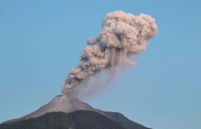 Indonesien: Neuer Doppelausbruch des Mount Ibu