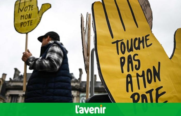 Frankreich: In Avignon ist eine Bäckerei niedergebrannt und mit rassistischen Botschaften übersät