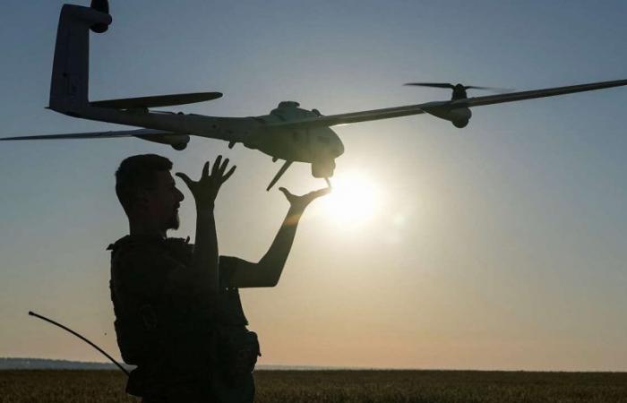die russische Armee behauptet, in der Nacht 25 Drohnen abgefangen zu haben; Brand in Öldepot in Russland nach Angriff