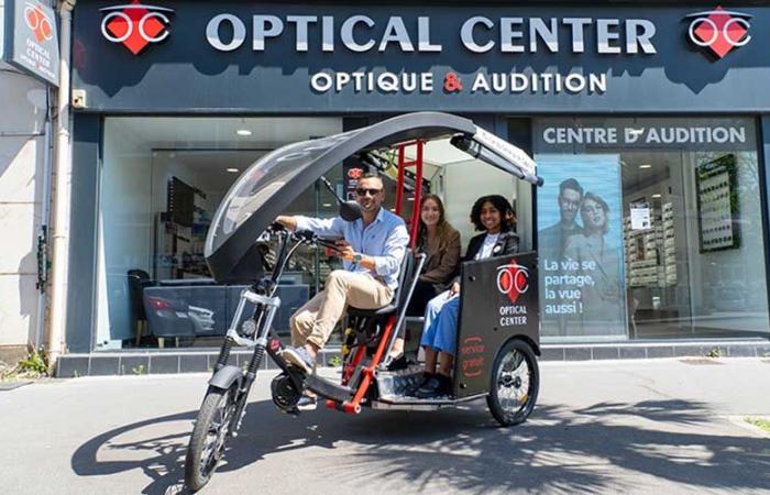 Optical Center transportiert seine Kunden mit dem Roller