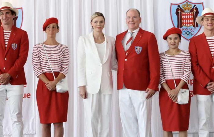 Prinz Albert II. und Prinzessin Charlène präsentieren die 5 Athleten der monegassischen Olympiadelegation in Matrosenhemden