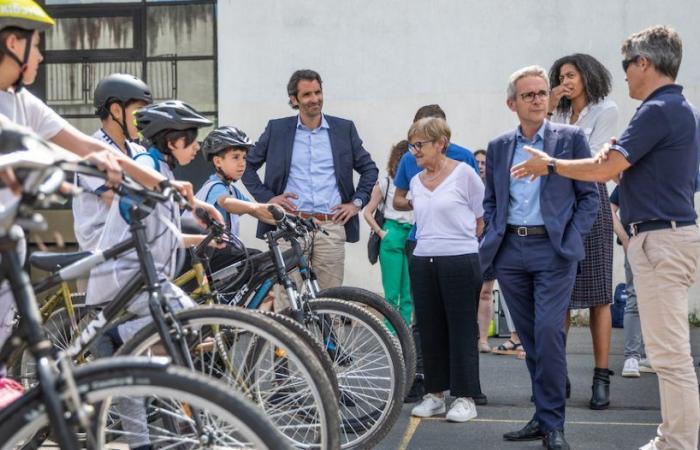 Junge Leute, die wissen, wie man Fahrrad fährt… – Seine-Saint-Denis