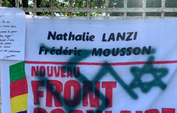 ein Hakenkreuz und ein Davidstern auf einem Banner der Neuen Volksfront in New Aquitaine