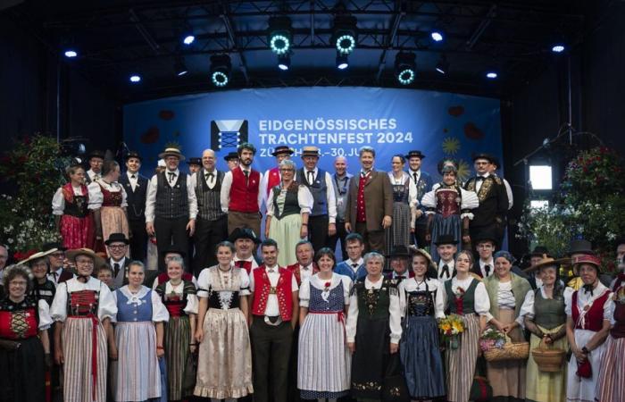 Eidgenössisches Trachtenfest mitten in Zürich eröffnet