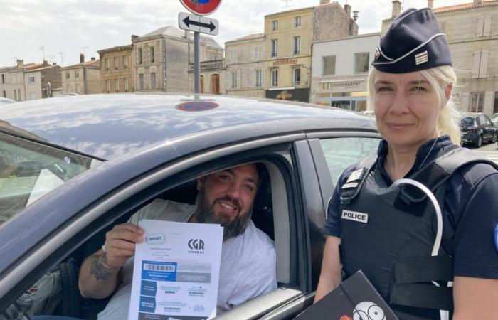 Die Polizei bietet guten Fahrern in Niort Kinokarten an