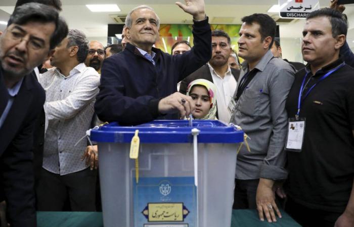 Im Iran wird die Präsidentschaftswahl zwischen einem Reformer und einem Ultrakonservativen ausgetragen