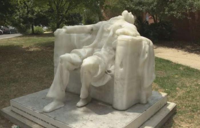 Hitze schmilzt Statue des ehemaligen Präsidenten