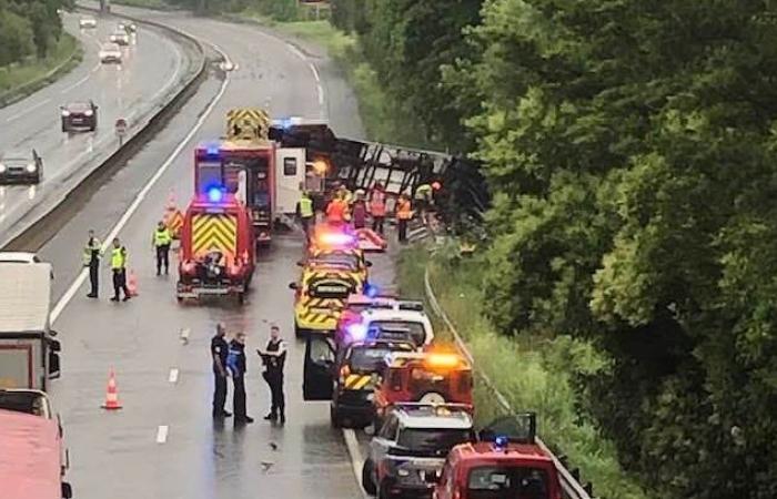 Charente: Ein Lastkraftwagen liegt auf der RN10 bei La Couronne, der Fahrer wird schwer verletzt