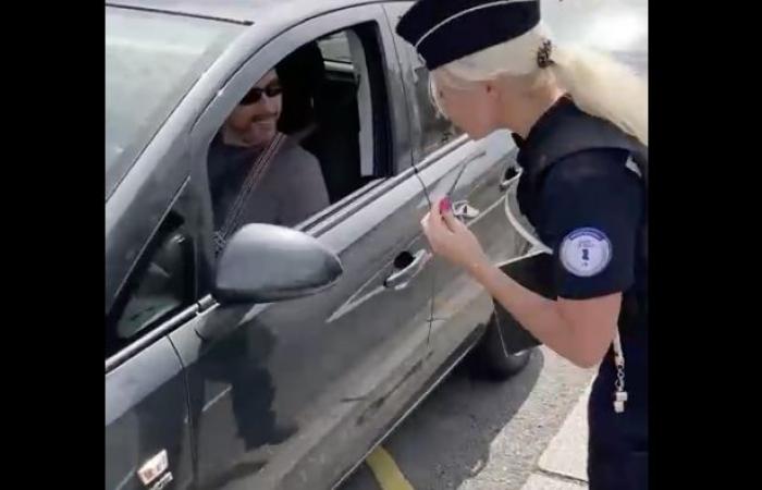 Von der Polizei angebotene Kinokarten für gute Fahrer in Niort