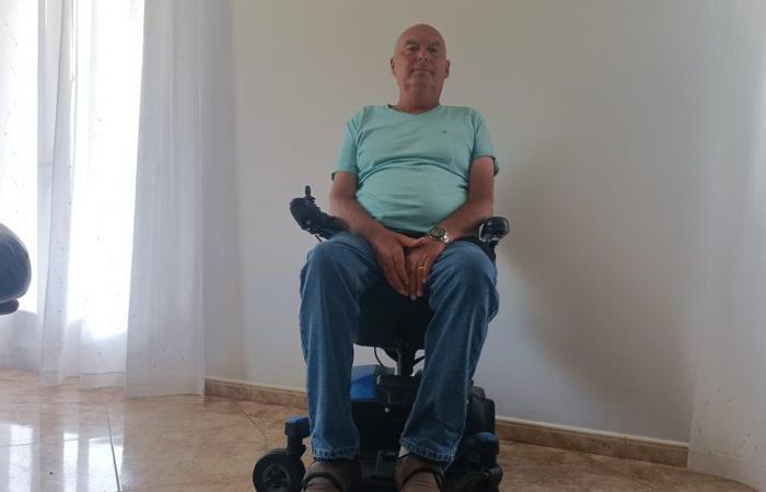 „Wenn man krank ist, hat man nicht die Kraft zu kämpfen“: Da Sie an der Charcot-Krankheit leiden, lehnt die Versicherung die Erneuerung Ihres Stuhls ab
