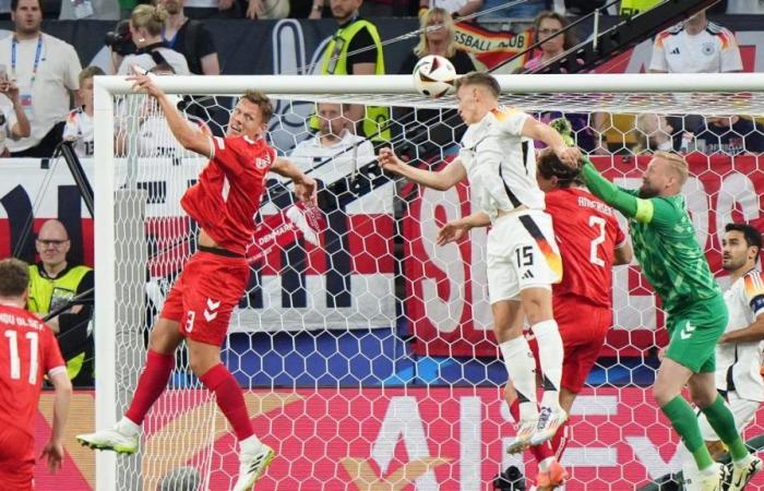 Deutschland – Dänemark: Der Schiedsrichter unterbricht das Spiel wegen Sturm und starkem Regen, die Spieler werden in die Umkleidekabine geschickt (direkt, 0:0)