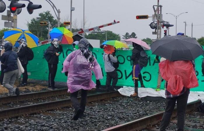Saint-Bruno-de-Montarville | Pro-palästinensische Demonstranten blockieren eine Eisenbahnlinie