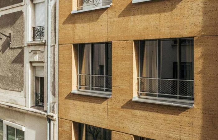 Häuser aus Erde, Holz, Stroh … Lösungen für verantwortungsvolleres Wohnen in Paris?