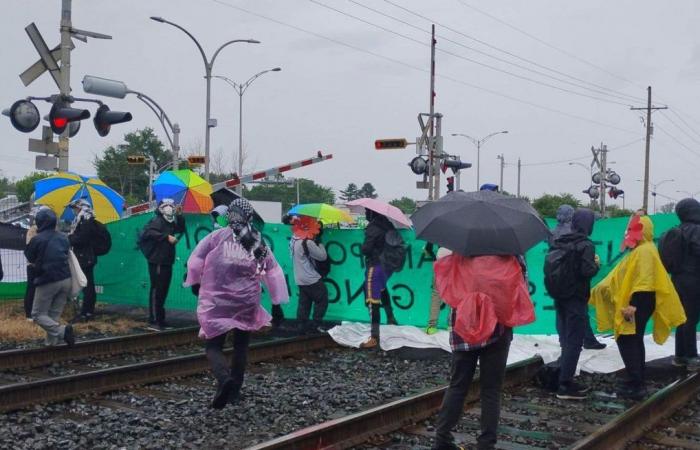 Pro-palästinensische Aktivisten blockierten eine Eisenbahnlinie in Saint-Bruno-de-Montarville