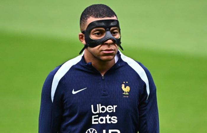 Kylian Mbappé trägt vor dem 8. Spiel der Blues gegen Belgien eine neue Maske