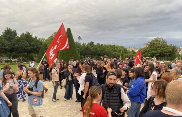 Fast 200 Menschen demonstrieren in Angers gegen die extreme Rechte
