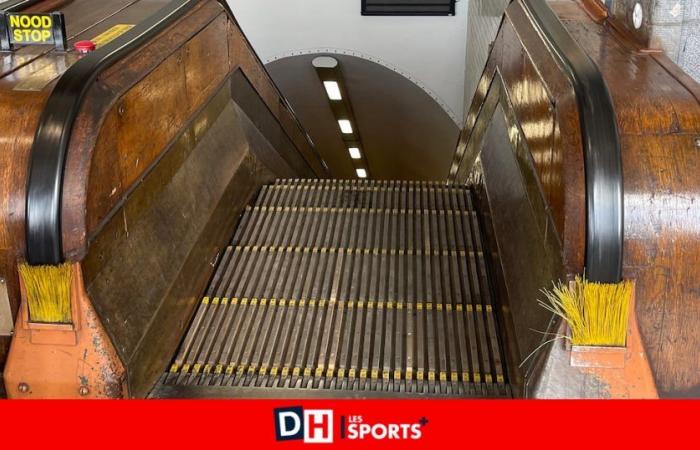 Erkundung der historischen hölzernen Rolltreppen des Sainte-Anne-Tunnels in Antwerpen