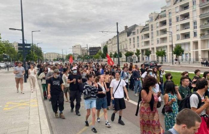 Demonstranten in den Straßen von Angers