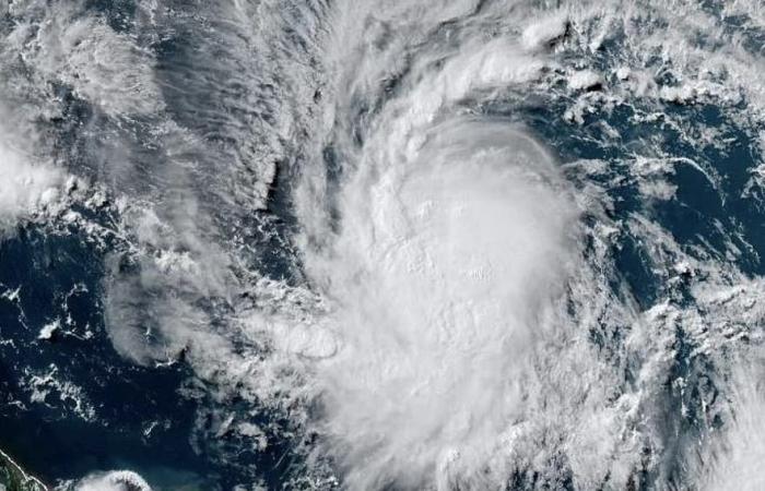 Der erste Hurrikan der Saison erreicht Kategorie 3, gleichbedeutend mit „sehr gefährlich“