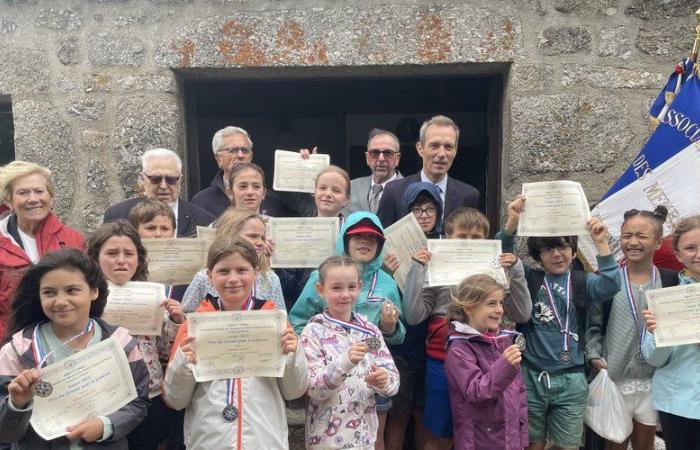 Kinder der Schule Villefort erhalten den Jugendbürgerpreis für eine Aufräumaktion