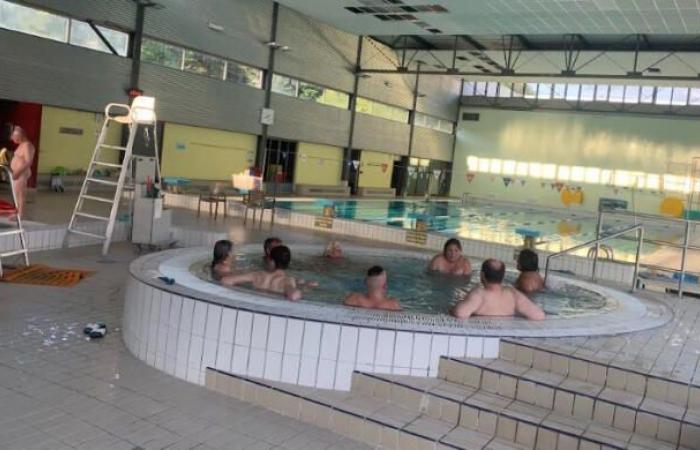 Im Schwimmbad von Argenton-sur-Creuse können Sie ohne Badeanzüge oder Badeanzüge schwimmen