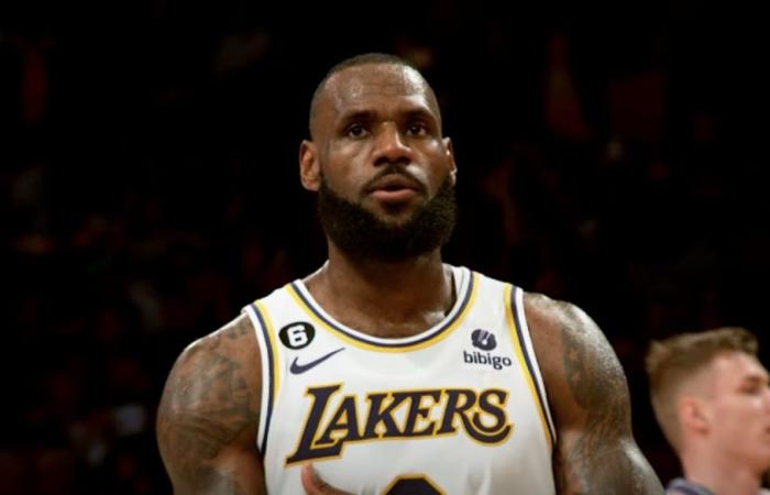 Bereit für einen verrückten Wechsel zu den Lakers, den Rookie LeBron unbedingt in ein paar Tagen will!