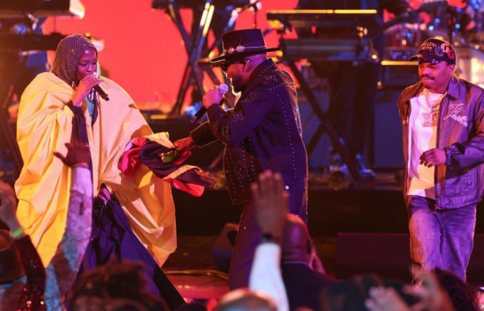 Bei den BET Awards legt Lauryn Hill eine Show hin, indem sie Wyclef Jean und ihren Sohn YG Marley auf die Bühne einlädt
