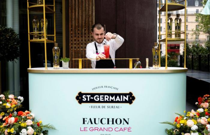 Der St-Germain®-Likör hat seinen Sitz am Place de la Madeleine im Grand Café Fauchon – Paris Select