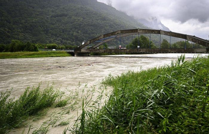 Video: Überschwemmungen und Evakuierungen im Wallis nach starkem Regen