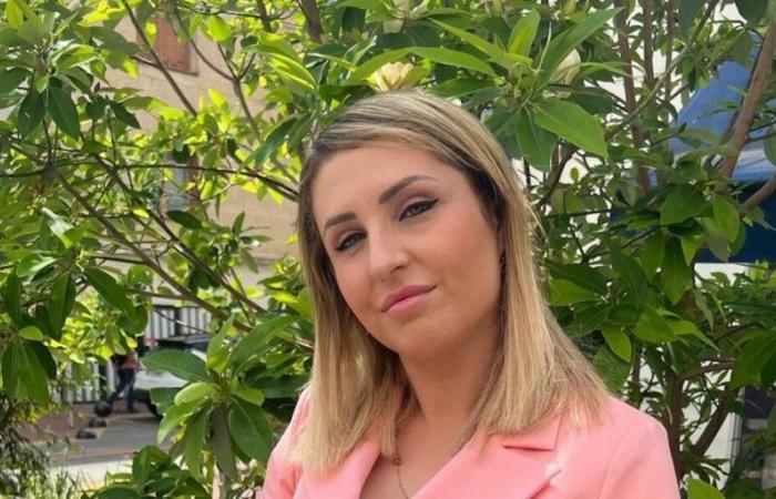 Amandine Pellissard, die beschuldigt wird, ihre Kinder verlassen zu haben, schimpft heftig