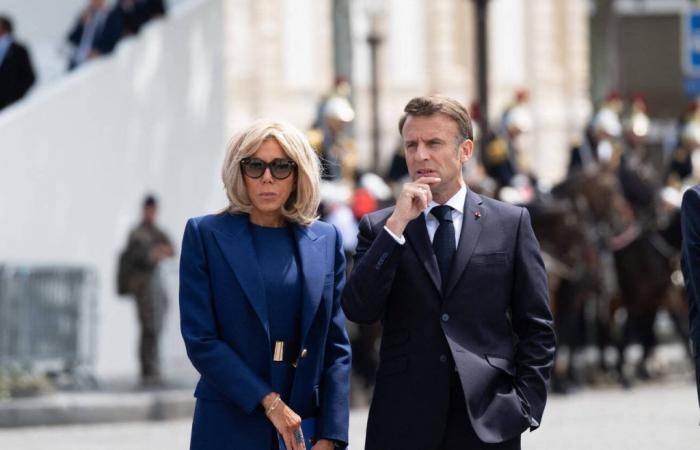 Mütze, Brille und Leder… dieser beunruhigende Ausflug in Le Touquet mitten im politischen Chaos – Näher