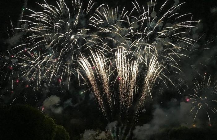 Feuerwerk vom 14. Juli von Elancourt, la Verrière und Maurepas am 13. Juli 2024