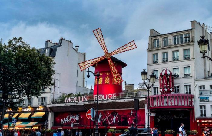 Das Moulin Rouge findet seine Flügel, französischen Cancan sowie Ton und Licht im Einweihungsprogramm
