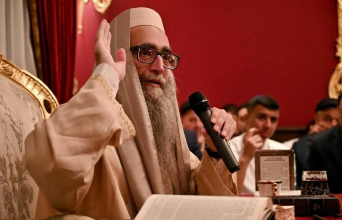 Rabbi Pinto betet für die Seele der Mutter des Königs von Marokko