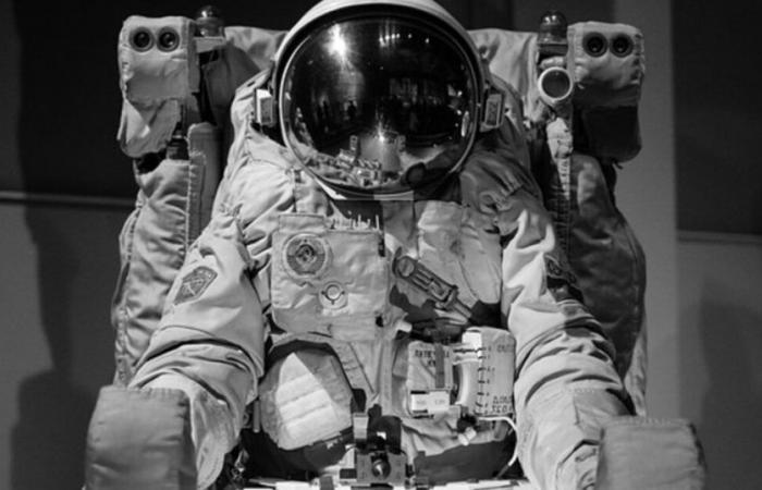 Was passiert, wenn der Anzug eines Astronauten ein Loch hat?