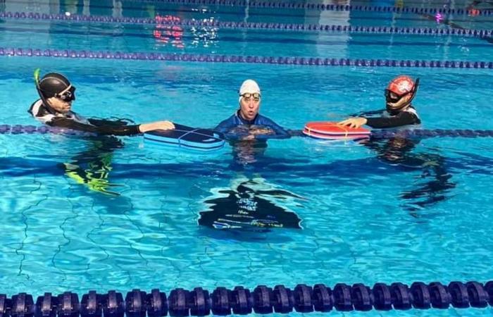 Als professionelle Geigerin wird sie Frankreich bei den Apnoe-Weltmeisterschaften im Schwimmbad vertreten