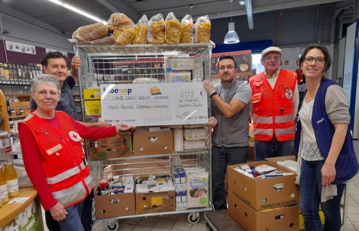 In Eure führte dieser Bioladen eine Solidaritätskollektion zugunsten des Roten Kreuzes durch