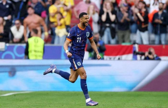 Als Torschütze und Passgeber ermöglicht Gakpo den Niederlanden, Rumänien zu dominieren und ins Viertelfinale zu gelangen