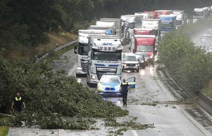 Schwere
      Unwetter
      in
      Deutschland:
      Überschwemmungen,
      Verletzte
      und
      Erdrutsche