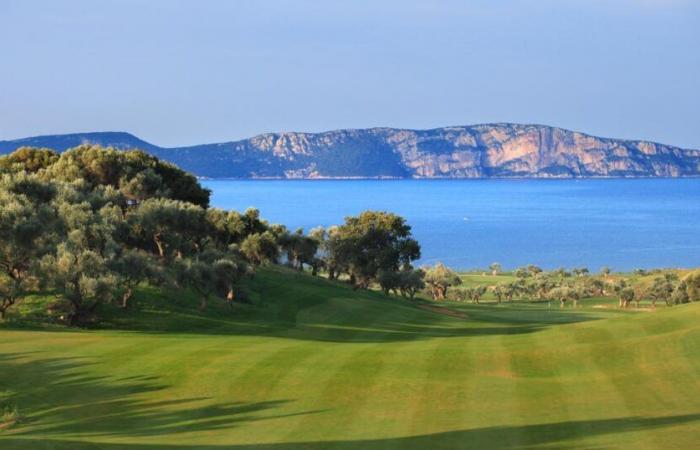 Im
      Südwesten
      des
      Peloponnes,
      die
      Golf-Odyssee
      von
      Costa
      Navarino