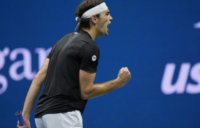 Fritz
      schlägt
      Tiafoe
      in
      5,
      trifft
      im
      Finale
      auf
      Sinner