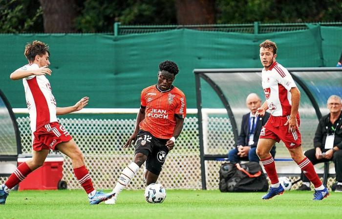 eine
      Enttäuschung
      zum
      ersten
      Mal
      bei
      Kerlir
      für
      den
      FC
      Lorient
      gegen
      Plabennec