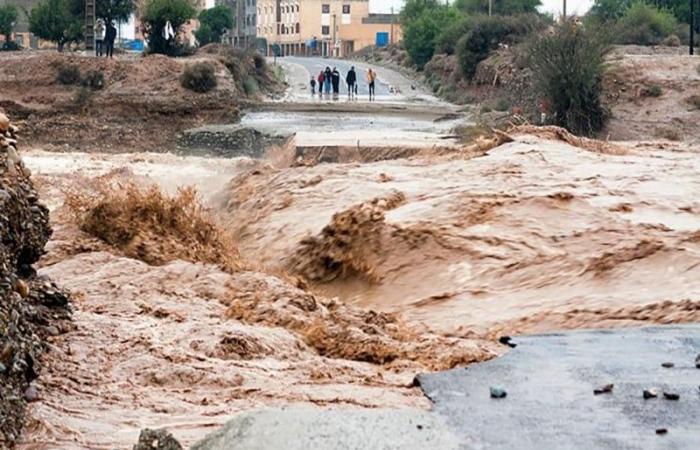 Südostmarokko
      steht
      unter
      Wasser
      und
      höchste
      Wachsamkeit