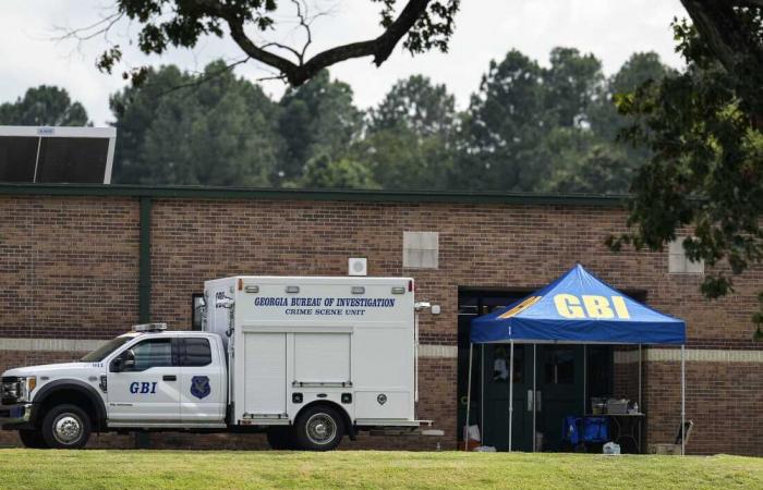 Lehrer
      der
      Apalachee
      High
      School
      berichtet,
      wie
      er
      Schüler
      während
      der
      Schießerei
      beschützte:
      NPR