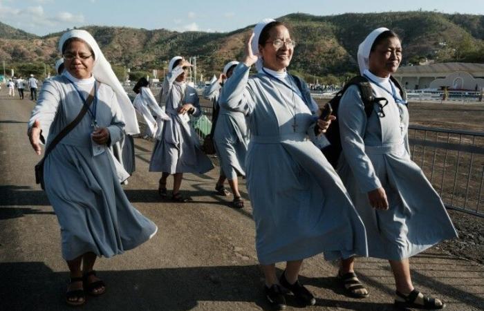 Franziskus
      kommt
      in
      Osttimor
      an,
      erster
      Papstbesuch
      seit
      der
      Unabhängigkeit