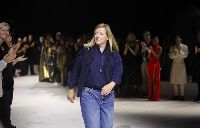 Wer
      ist
      Sarah
      Burton
      wirklich?