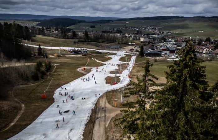 Das
      Jura-Gebirge
      hat
      einen
      neuen
      Höhepunkt,
      doch
      dessen
      Lage
      bleibt
      ein
      Geheimnis