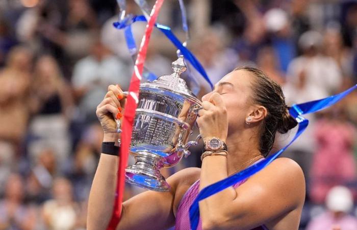 Sabalenka
      kehrt
      nach
      einem
      schwierigen
      Jahr
      zurück
      und
      gewinnt
      die
      US
      Open-Krone