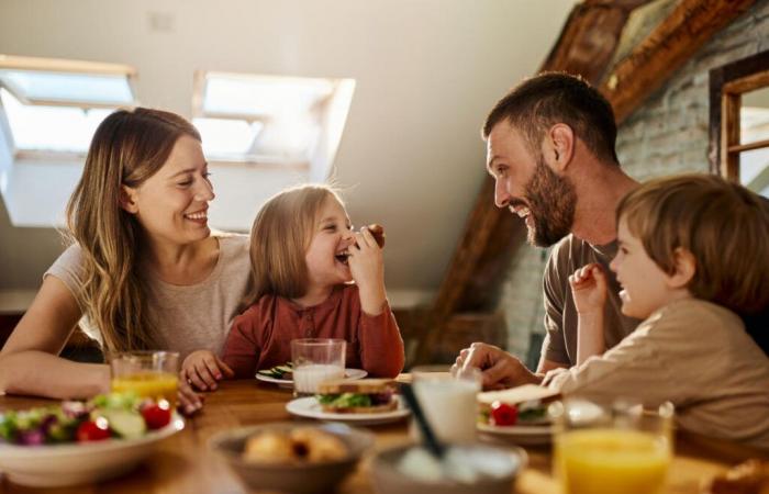 Warum
      ist
      die
      Essenszeit
      ein
      Schlüsselmoment
      für
      eine
      friedliche
      Eltern-Kind-Beziehung?